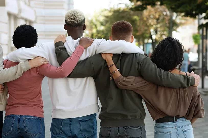 Cytaty o przyjaciołach jak rodzina – odkryj ich głębię i znaczenie Cytaty o przyjaciołach jak rodzina – odkryj ich głębię i znaczenie