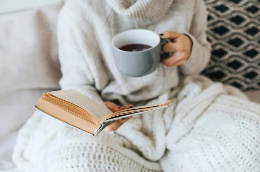Książki o miłości, które warto przeczytać – odkryj najlepsze tytuły